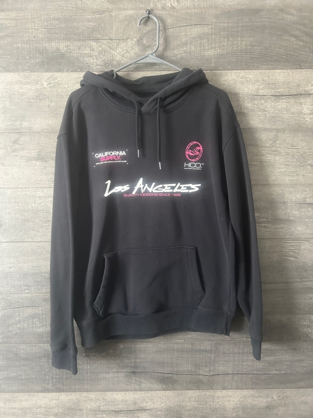 Hollister Women’s Black and Pink Pullover Hoodie